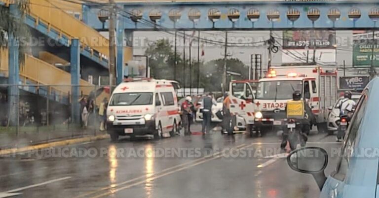 MENOR SE LANZÓ DEL PUENTE PEATONAL