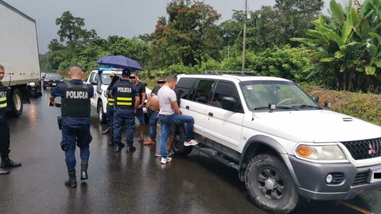 DETIENEN A SEIS SUJETOS POR ROBO A ORIENTAL EN POCOCÍ
