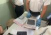DETIENEN POLICÍAS PENITENCIARIOS CON DROGA Y CELULARES