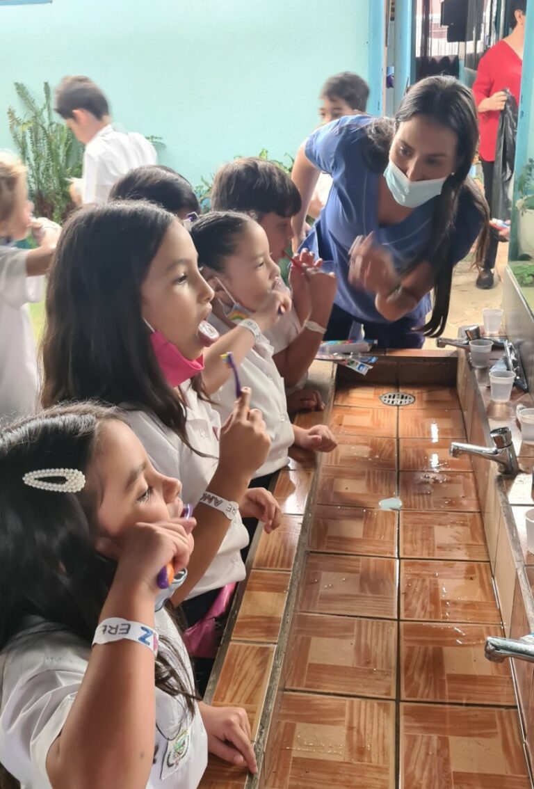 CAMPAÑA PARA MEJORAR SALUD BUCODENTAL DE ESTUDIANTES