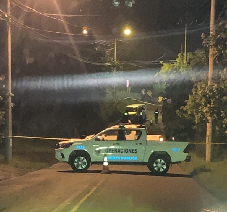 POLICÍAS DETIENEN A ROBACASAS ANOCHE