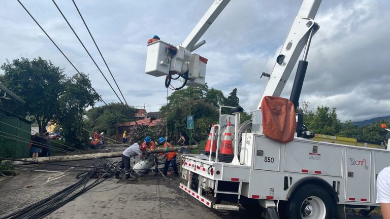 CNFL HABILITA PASO PARA BUSES EN DESAMPARADOS