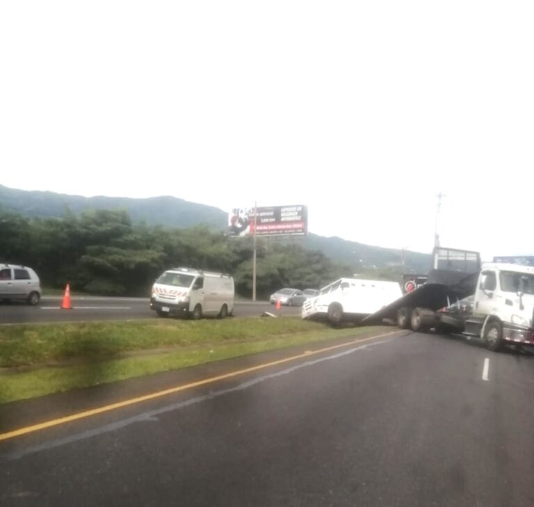 CHOQUE DE REMESERO EN LA 27 DEJA LARGAS FILAS