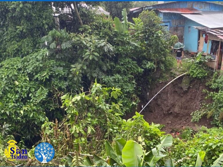 DESLIZAMIENTO Y CRECIDA DE RÍO EN SAN ISIDRO