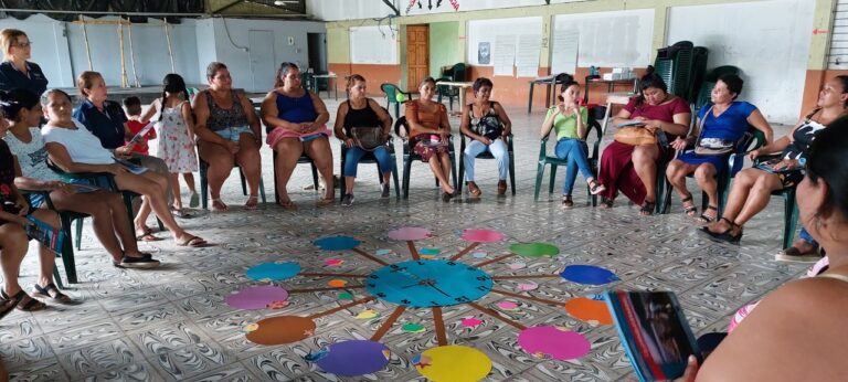 RECOLECTORAS DE MOLUSCOS SE CAPACITAN EN DEFENSA DE LOS DERECHOS LABORALES