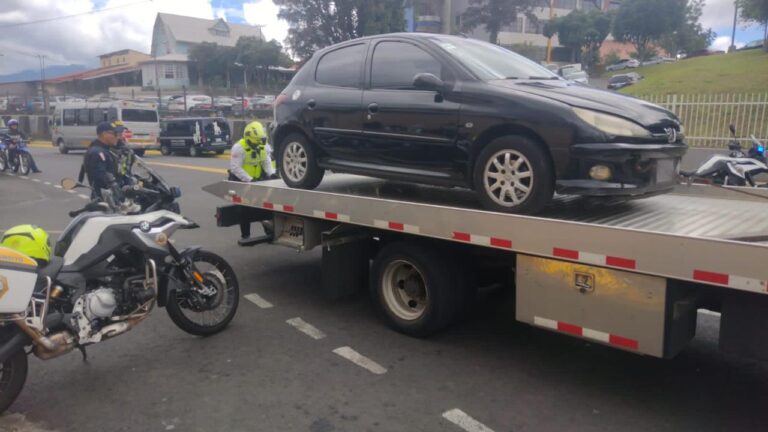 DETENIDOS POR TRANSPORTAR MARIHUANA