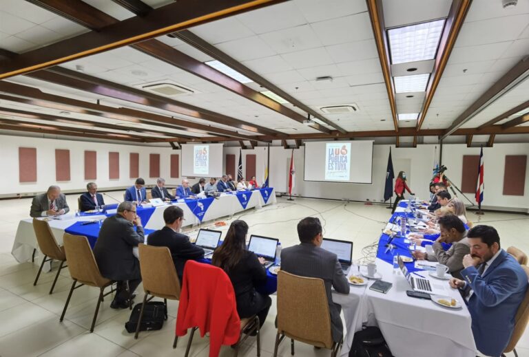 UNIVERSIDADES CALIFICAN DE «INADMISIBLE» PROPUESTA DEL EJECUTIVO SOBRE FEES