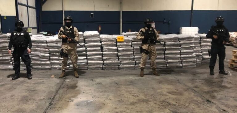 AUTORIDADES INCAUTAN 5.5 TONELADAS DE DROGA EN DOS DÍAS