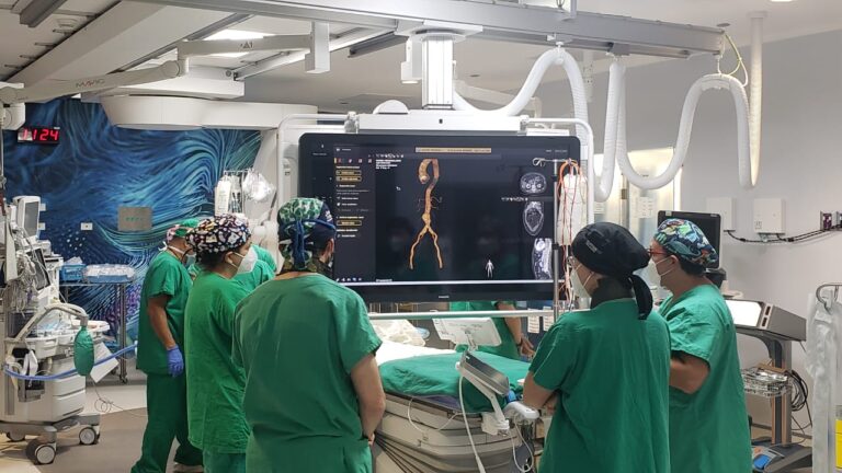 HOSPITAL DE HEREDIA HACEN CIRUGÍA PARA REPARAR ANEURISMAS EN LA AORTA