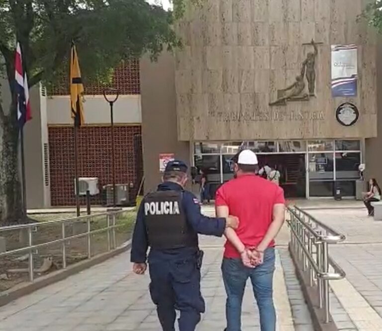DETIENEN SUJETO POR INTENTAR SOBORNAR A POLICÍA