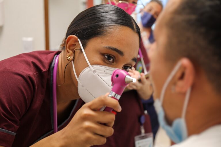 ESTUDIANTES DE ENFERMERÍA DE LA UCR REALIZAN ROTACIONES CLÍNICAS DE CÁRCELES