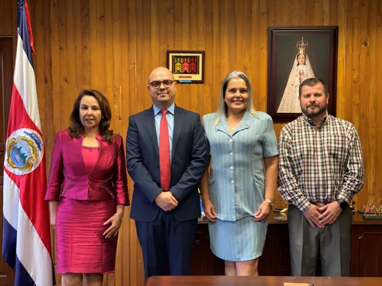 TAMBIÉN RENUNCIA VICEMINISTRA DE AGRICULTURA