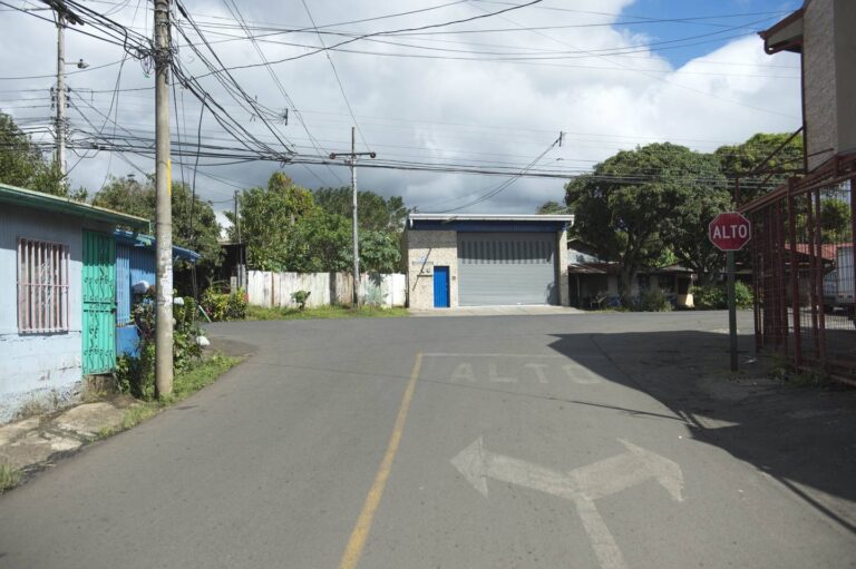 SALUD ORDENA RECONECTAR AGUA A VECINOS DE SANTA BÁRBARA