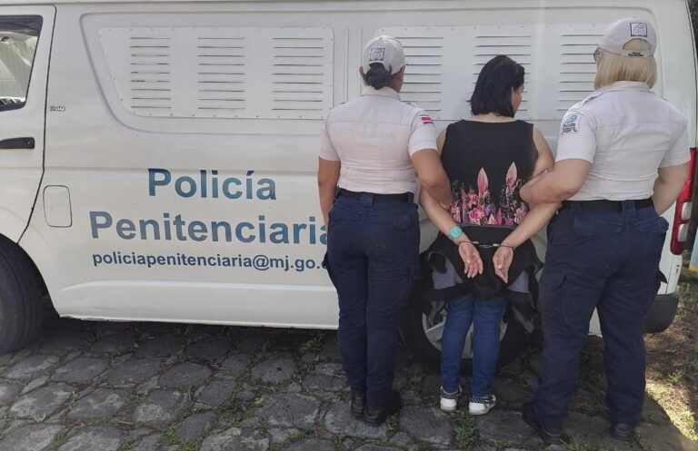 DETIENEN POLICÍA PENITENCIARIA POR INTENTAR PASAR DROGA