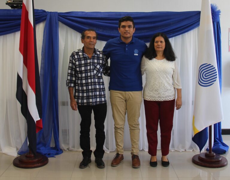 BARBAREÑO GANA PREMIO A LA EXCELENCIA ACADÉMICA EN LA UNED