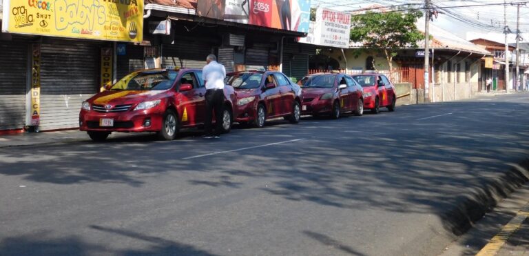 BAJARÍAN TARIFAS DE TAXIS POR DISMINUCIÓN DEL PRECIO DE LOS COMBUSTIBLES