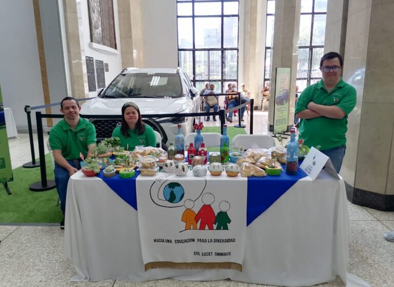 ARTESANOS OFRECEN SUS PRODUCTOS EN FERIA DEL BANCO NACIONAL