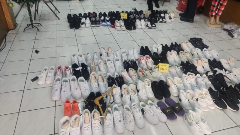 ALLANAN NEGOCIOS POR VENDER FALSIFICACIONES DE TENIS COMO ORIGINALES