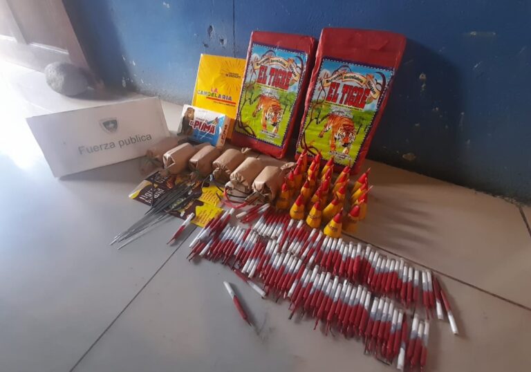 DECOMISAN DOS MIL BOMBETAS Y CUARTOS DE DINAMITA