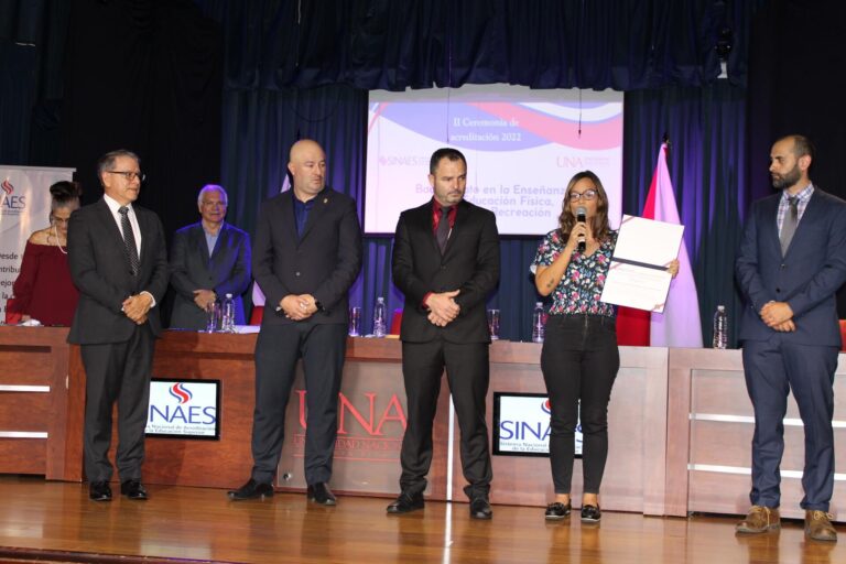 UNA CELEBRA ACREDITACIÓN DE SIETE CARRERAS