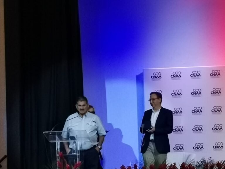 PREMIAN  TRAYECTORIA A CINCO AGROEMPRESARIOS Y A DOS ORGANIZACIONES