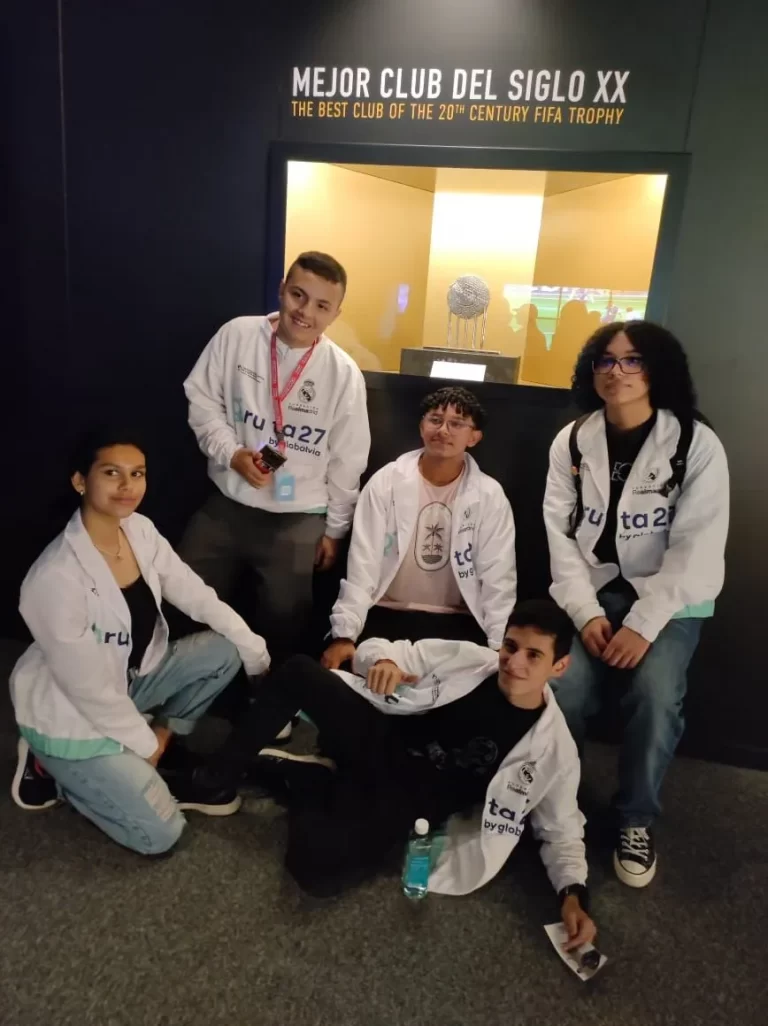 CINCO JÓVENES DE GUARARÍ PREMIADOS POR SU ESFUERZO CONOCIERON MADRID