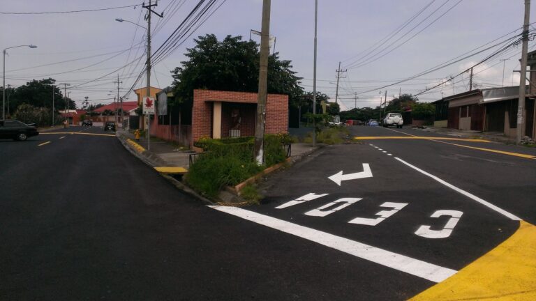 POLICÍA TIENE RODEADA VIVIENDA DONDE SE OCULTAN SUPUESTOS ASESINOS
