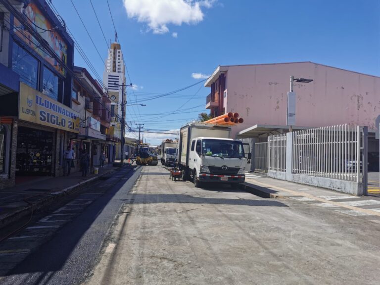INTERVENCIÓN DE CALLE DETRÁS DEL MERCADO SE ATRASA