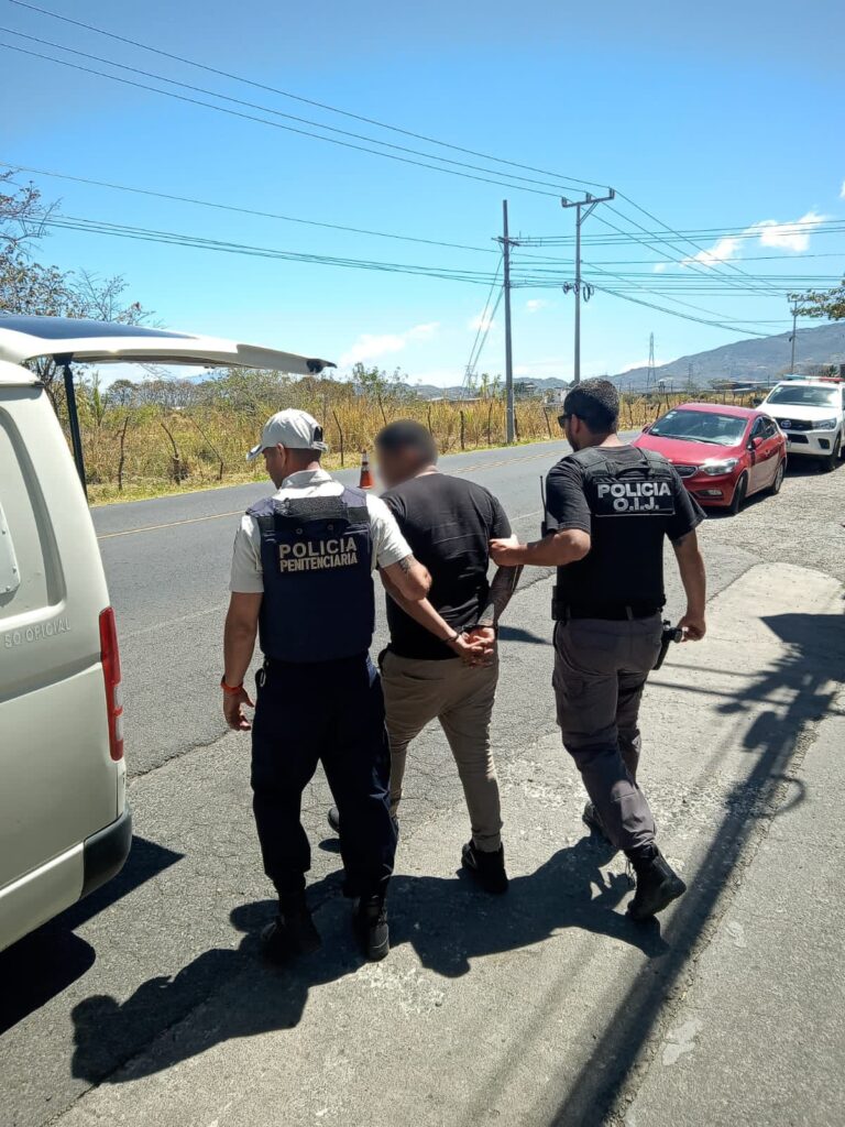 FUE DE VISITA A LA REFORMA Y QUEDÓ DETENIDO