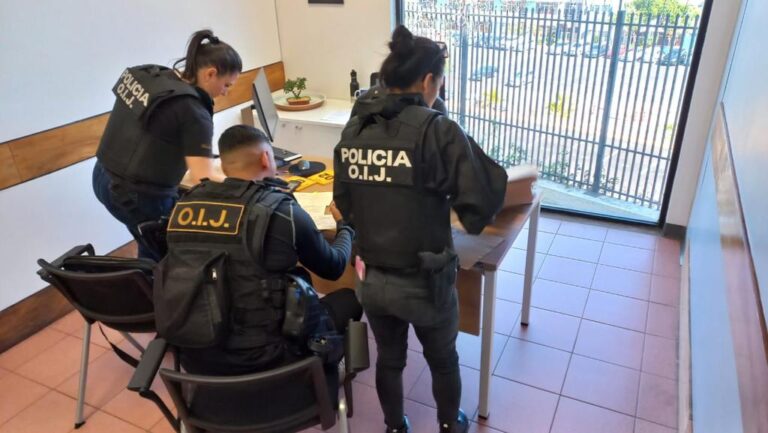 ALLANAN OFICINAS DE LA CCSS POR COMPRA DE MASCARILLAS
