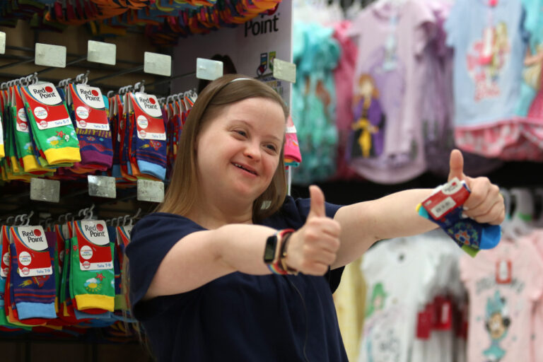 WALMART INVITA A LAS FAMILIAS A PONERSE LAS MEDIAS “DIFERENTES PERO IGUALES”