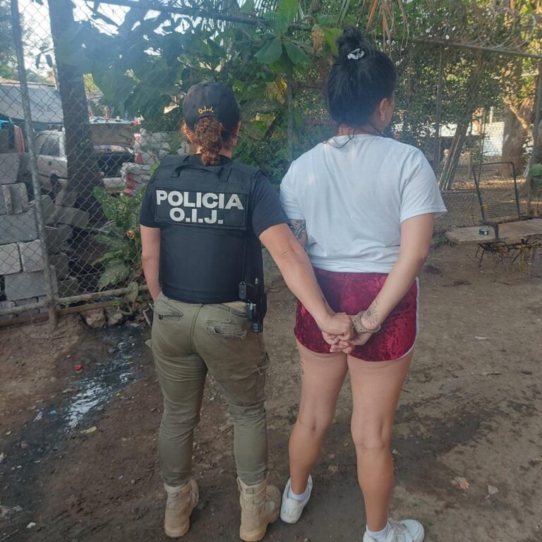 DETIENEN EN QUEPOS A SOSPECHOSA DE ASESINAR MUJER EN LA AURORA