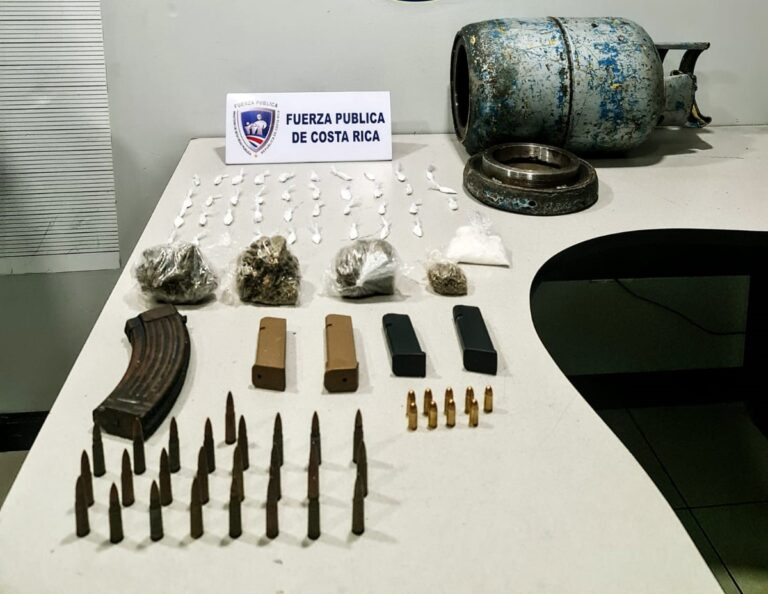 POLICÍA DECOMISA CILINDRO CARGADO CON DROGA Y MUNICIONES