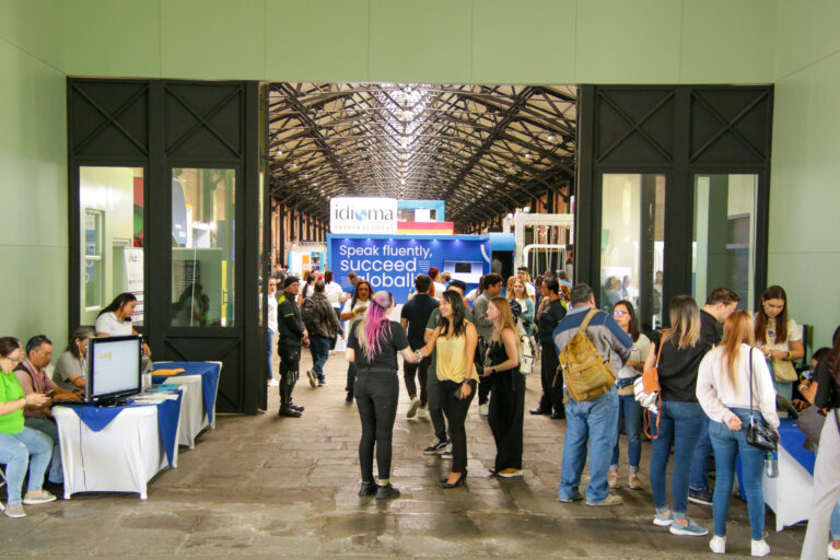 HOY Y MAÑANA FERIA DE EMPLEO MULTILINGÜE