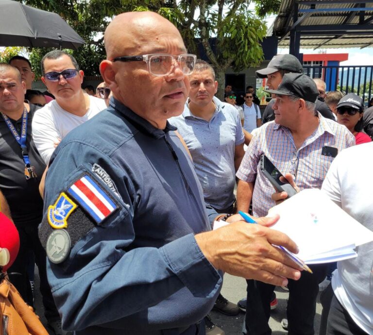 PRESIDENTE «CONGELA» CAMBIO DE JORNADA A POLICÍAS