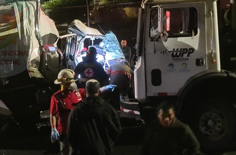 CHOQUE CONTRA CAMIÓN DE BASURA DEJA UN FALLECIDO