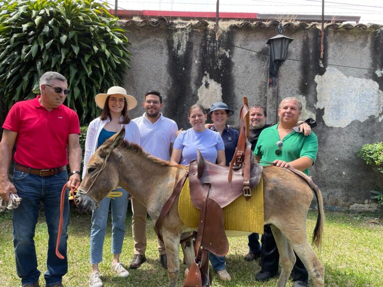 LA FE LOS INSPIRA A SERVIR EN SEMANA SANTA