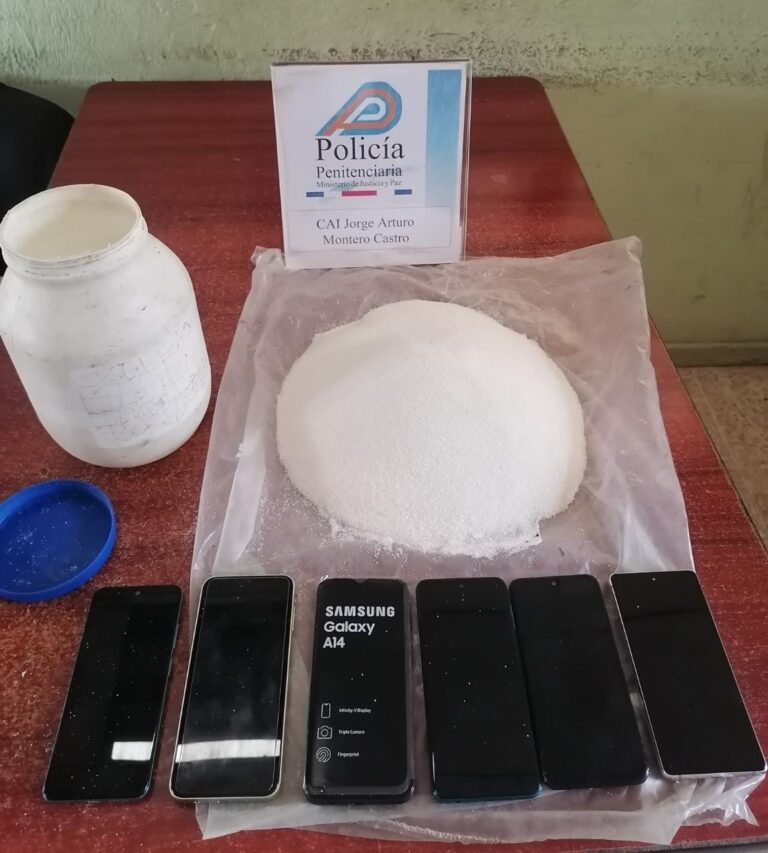 OCULTABA CELULARES EN TARRO DE AZÚCAR