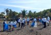 VOLUNTARIOS LIMPIAN PLAYA TIVIVES