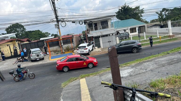 DETIENEN SUJETOS QUE LLEVABAN AK 47 EN SUS VEHICULOS