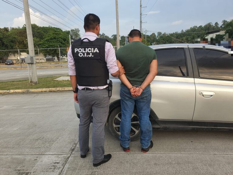 FUNCIONARIO DE RECOPE ROBABA COMBUSTIBLE EN MOÍN