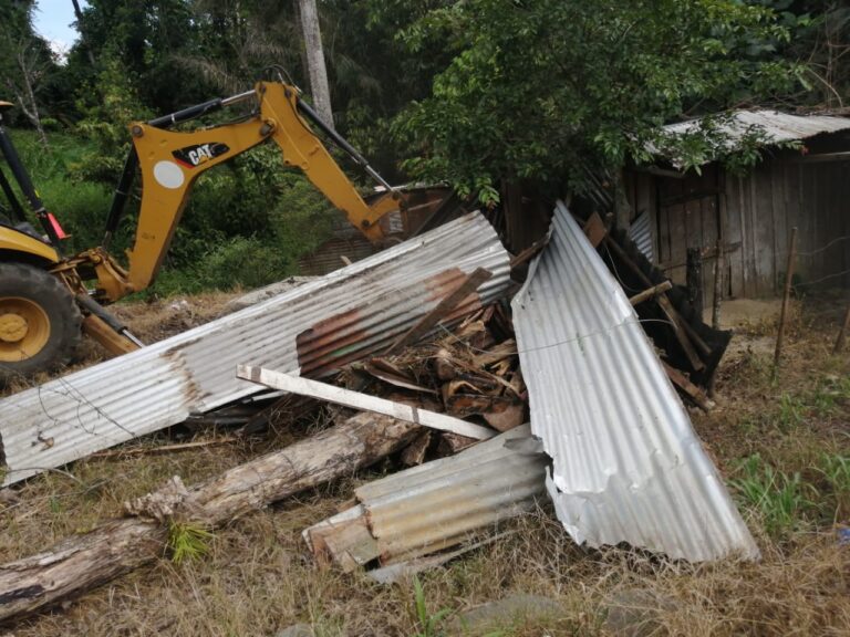 AUTORIDADES DEMUELEN BUNKER