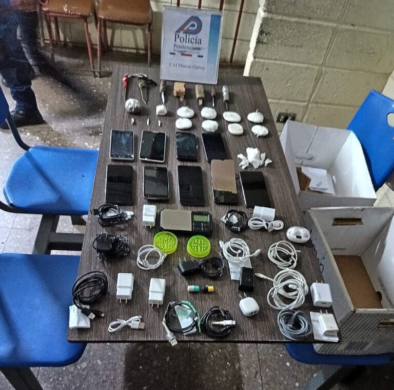 DROGAS, CELULARES Y ARMAS BLANCAS DECOMISADA EN TRES CÁRCELES