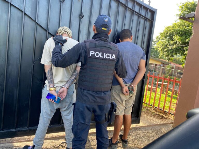 ROBAN CAMIÓN CON MARISCOS Y LOS DETIENEN EN LA GUÁCIMA