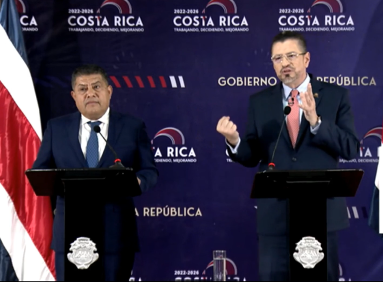 CAMBIO DE JORNADA A POLICÍAS LE COSTÓ EL PUESTO AL MINISTRO DE SEGURIDAD