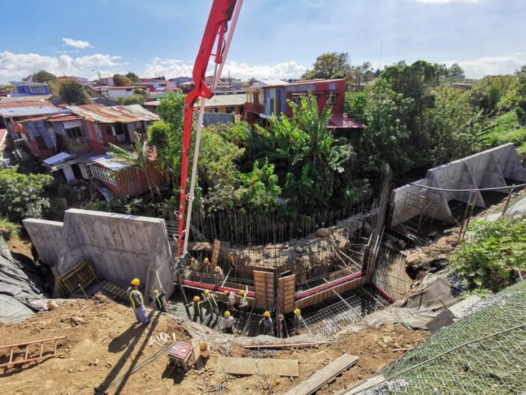 AYA CONSTRUYE 64 MUROS PARA PROTEGER TUBERÍAS DE ALCANTARILLADO SANITARIO