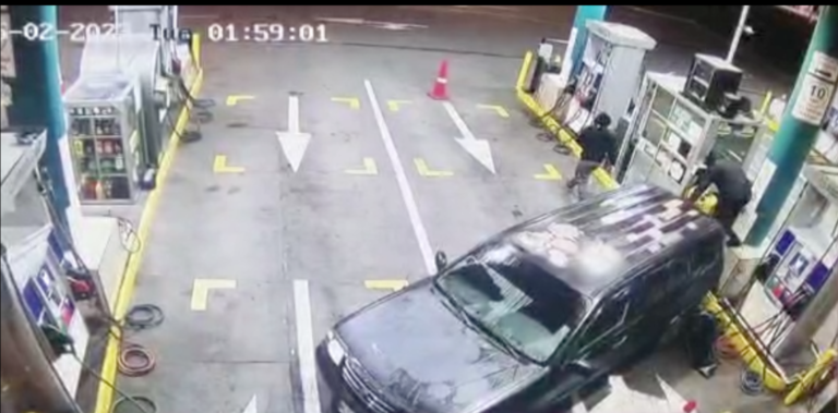 ROBAN CAJA REGISTRADORA EN GASOLINERA