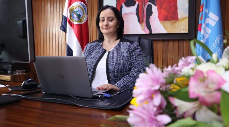 RENUNCIA PRESIDENTA DEL PANI