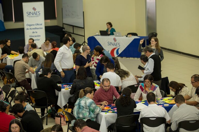 ENCUENTRO PARA INTERCAMBIAR BUENAS PRÁCTICAS EN LA FORMACIÓN DE PROFESIONALES EN EDUCACIÓN