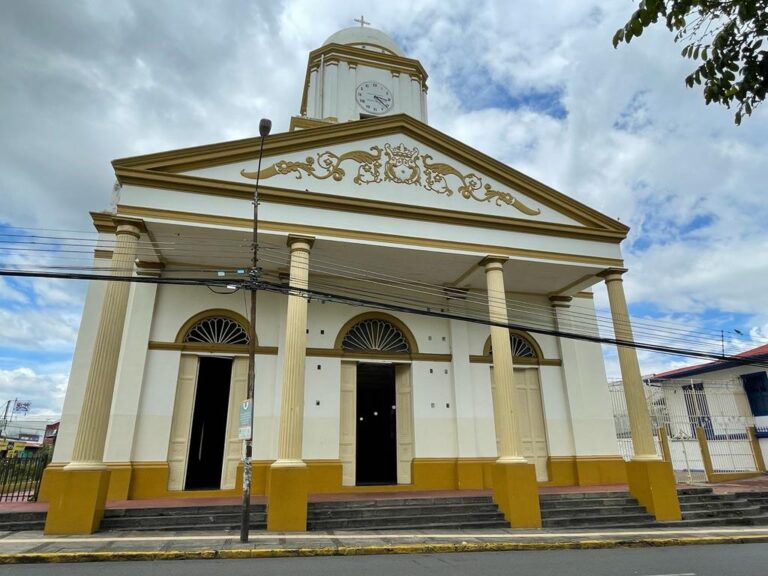 TEMPLO DE EL CARMEN ESPERA  LOS RESTOS DE LA NIÑA MARISA